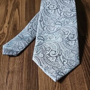 Stafford Silver Gray Paisley Silk Tie